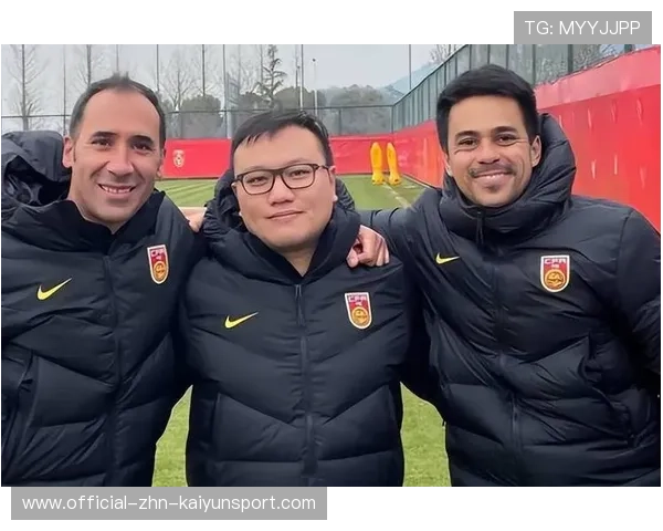 教练战术：新任主帅首战战术调整获球迷与媒体热议，足球教练战术大师