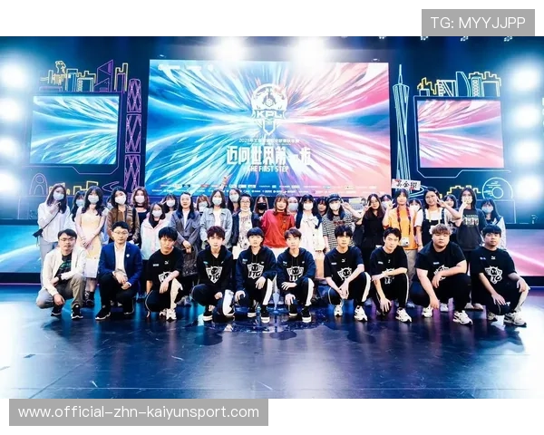 电竞赛事评委与观众审美差异探析,电竞选手比赛现场 电竞赛事评委与观众审美差异探析,电竞选手比赛现场